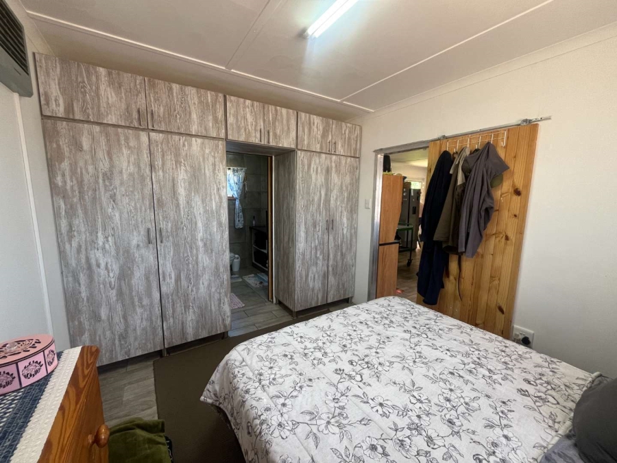 2 Bedroom Property for Sale in Kanoneiland Northern Cape